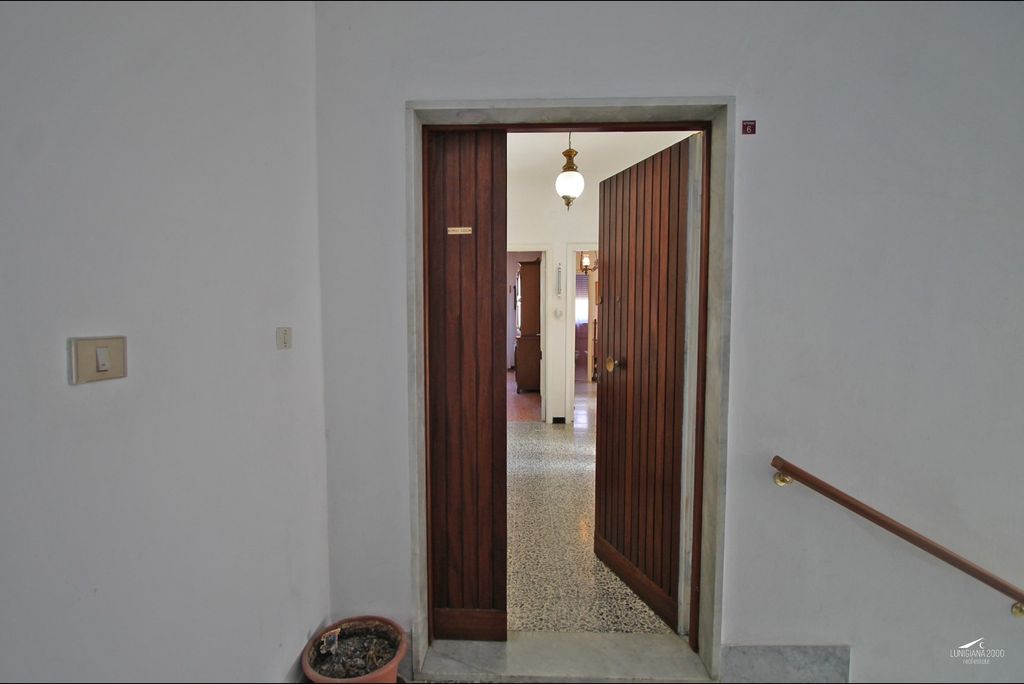 Property photo 2 of 30