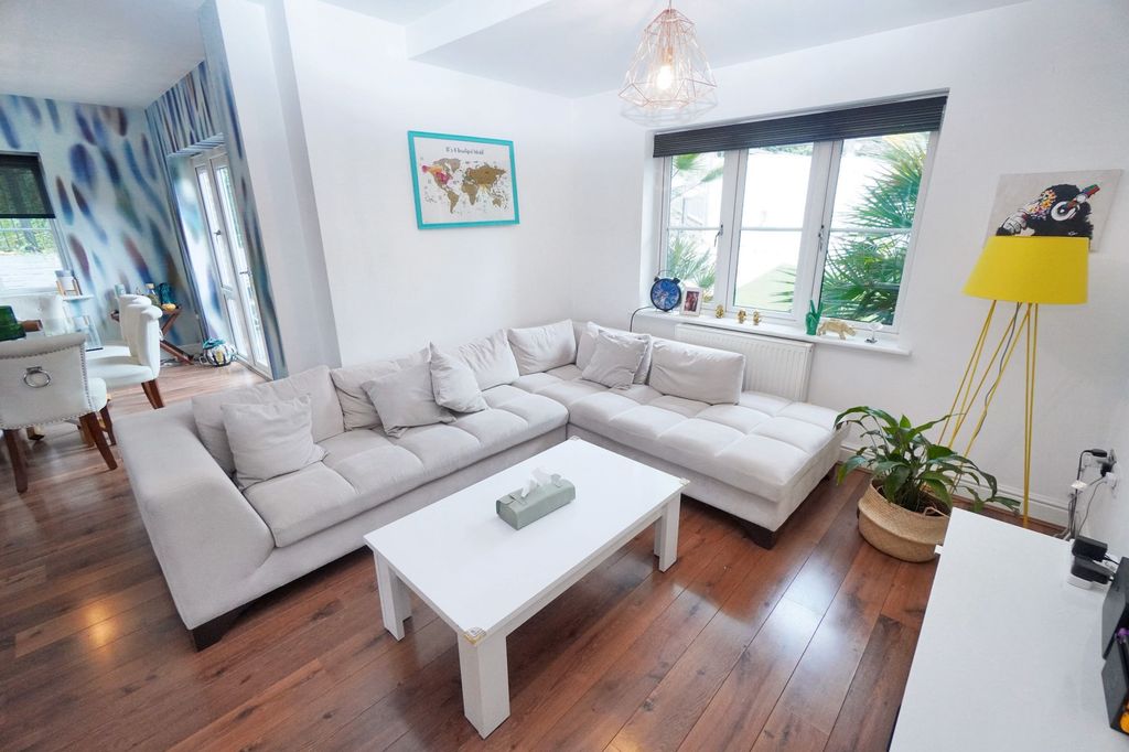 Property photo 2 of 17 Photo 6