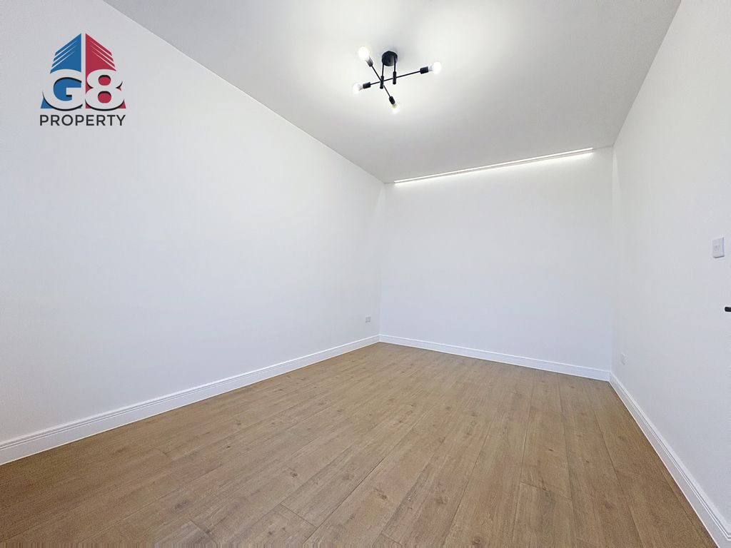 Property photo 2 of 8 Bedroom