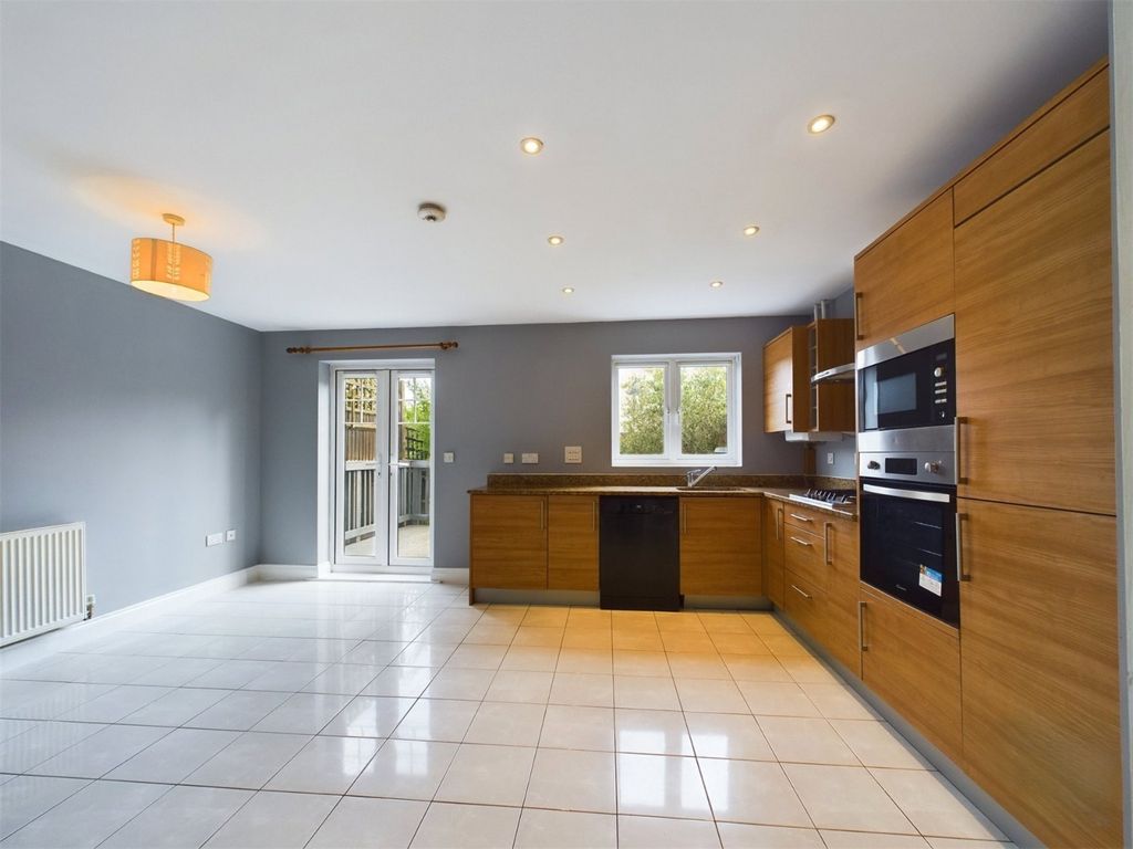Property photo 2 of 11 Picture No. 24