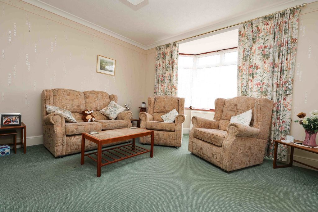 Property photo 2 of 21 Sitting Room