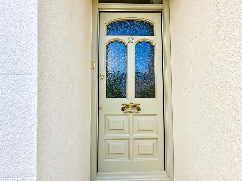 Property photo 2 of 34 82.Png