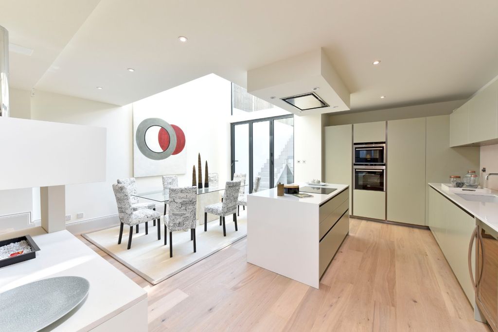 Property photo 1 of 18 Kitchen
