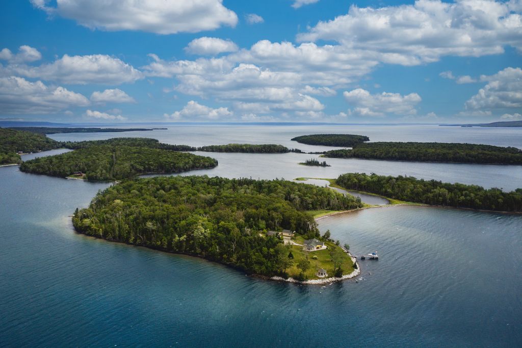 Property photo 2 of 27