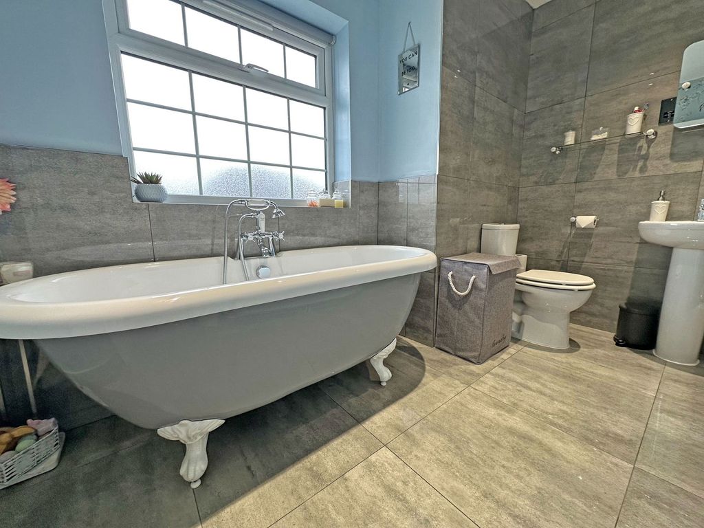 Property photo 2 of 46