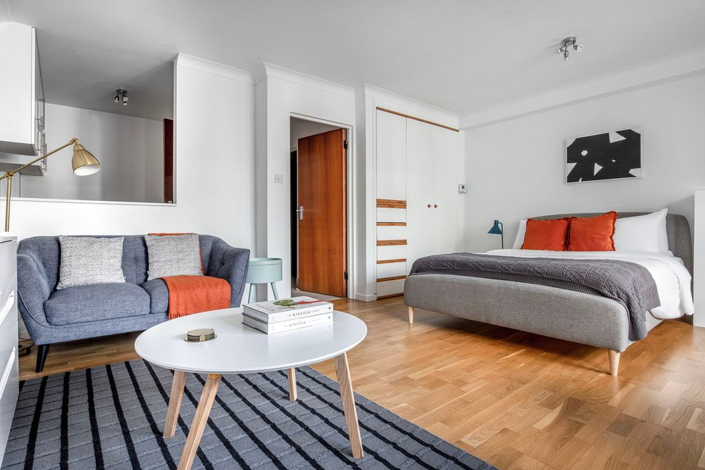 Property photo 1 of 21 Lounge Area