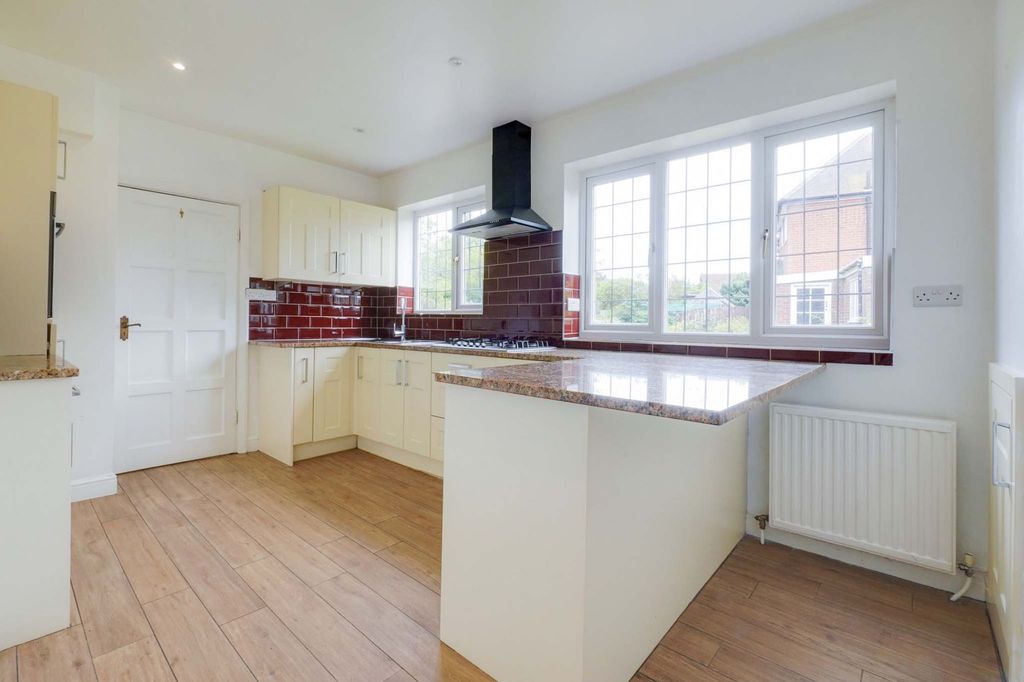 Property photo 3 of 33