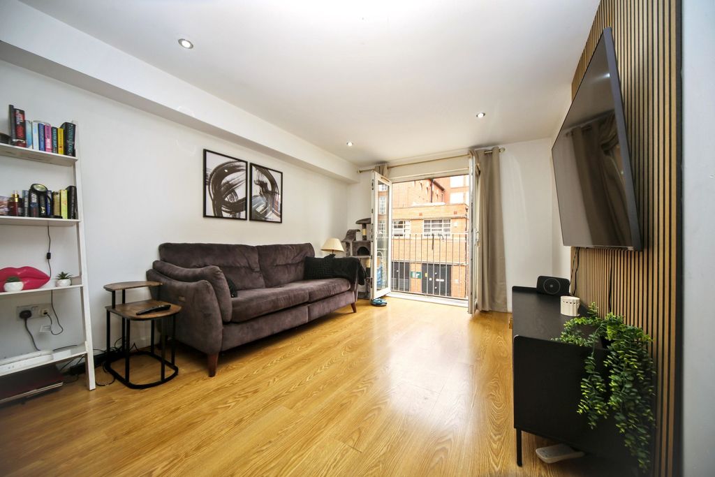 Property photo 3 of 18