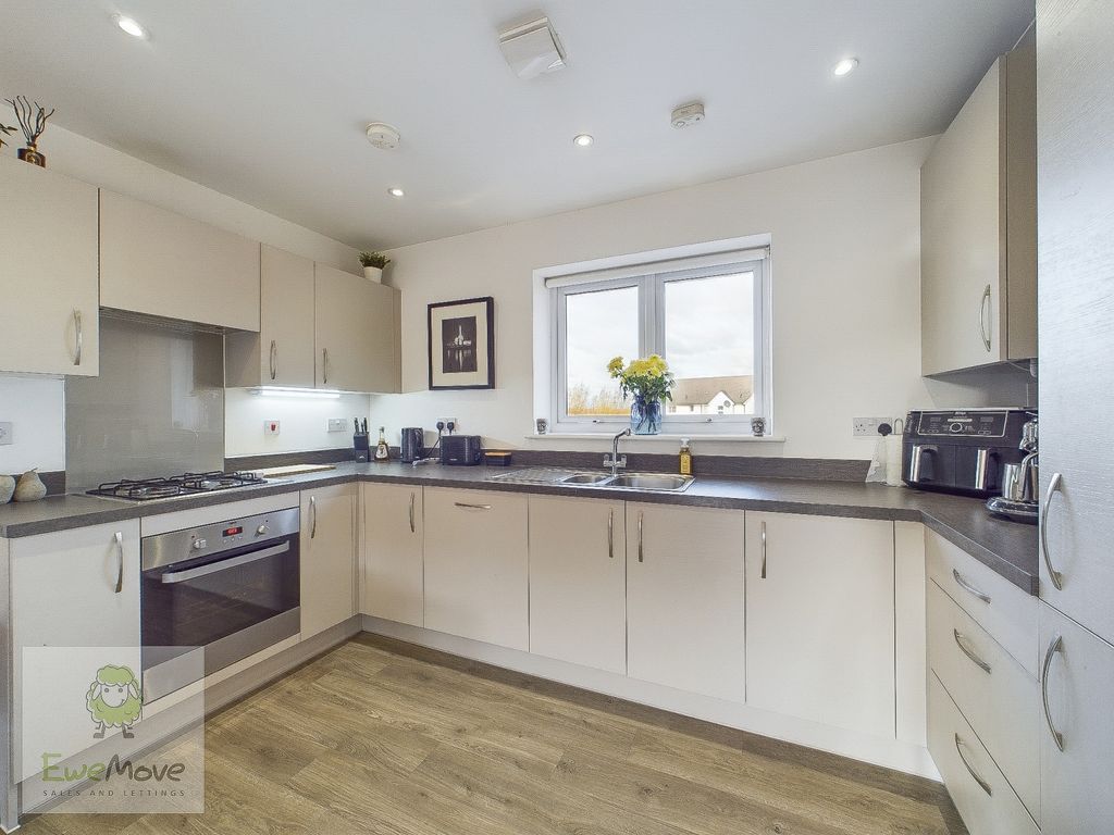 Property photo 2 of 15 Kitchen