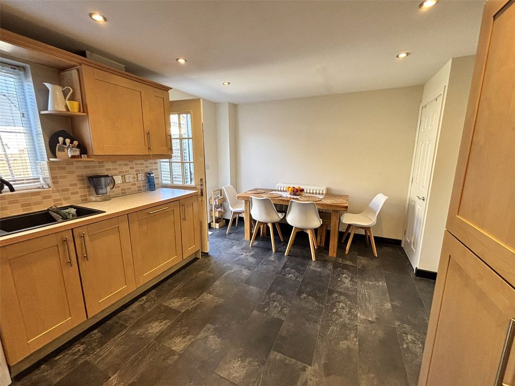 Property photo 3 of 27 Picture No. 21
