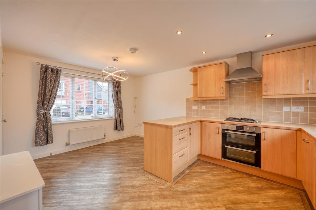 Property photo 3 of 14 Kitchen/Diner