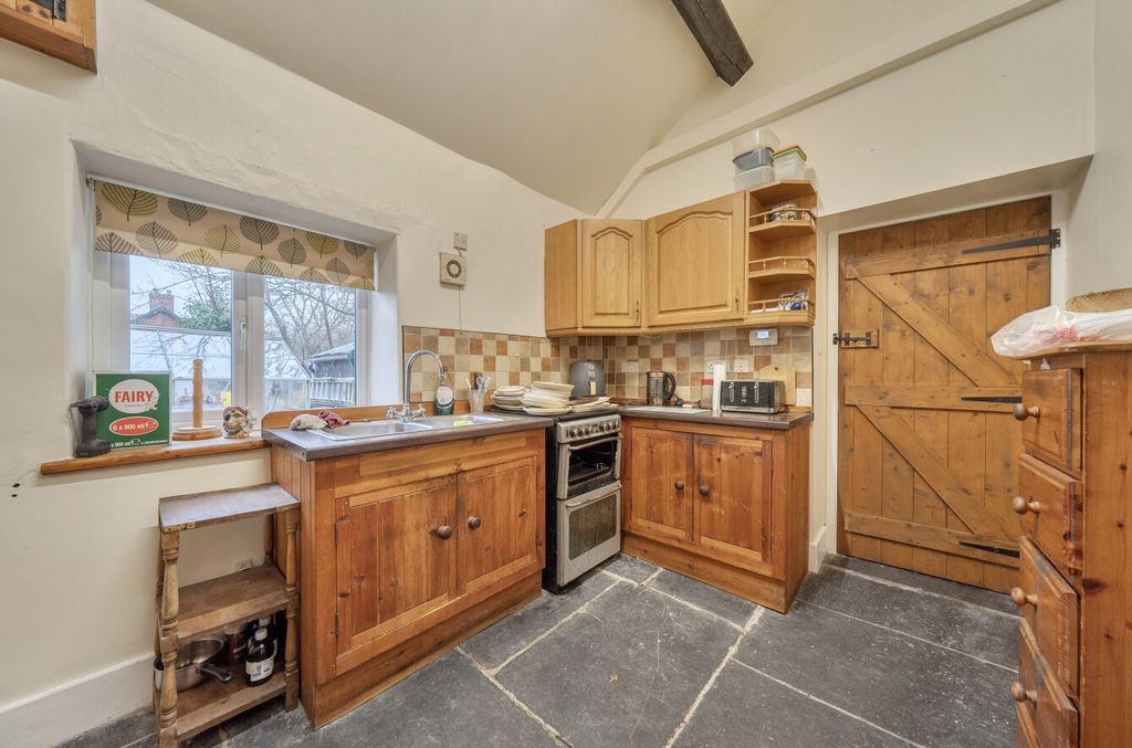 Property photo 3 of 24 1406699-18-698608...