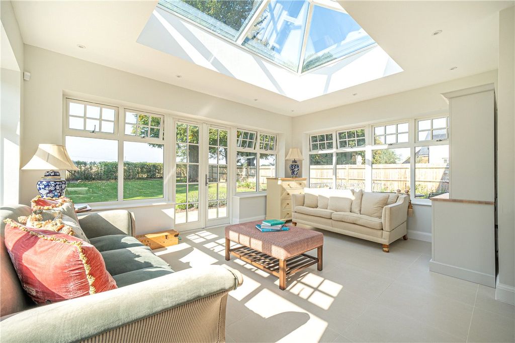 Property photo 2 of 11 Garden Room