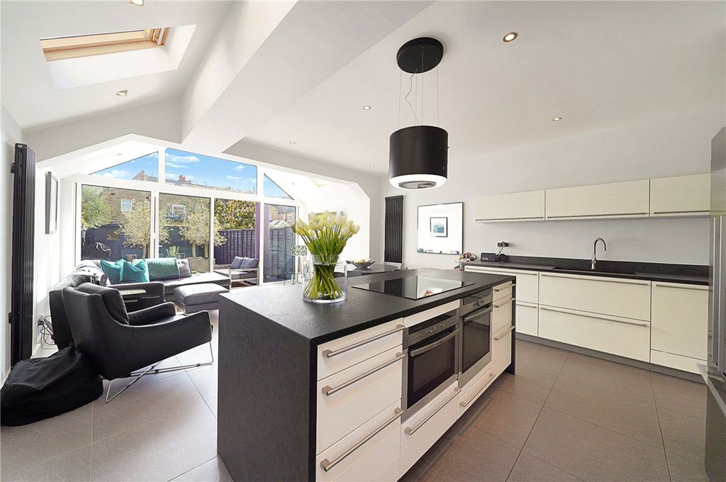 Property photo 1 of 18 Picture No. 04
