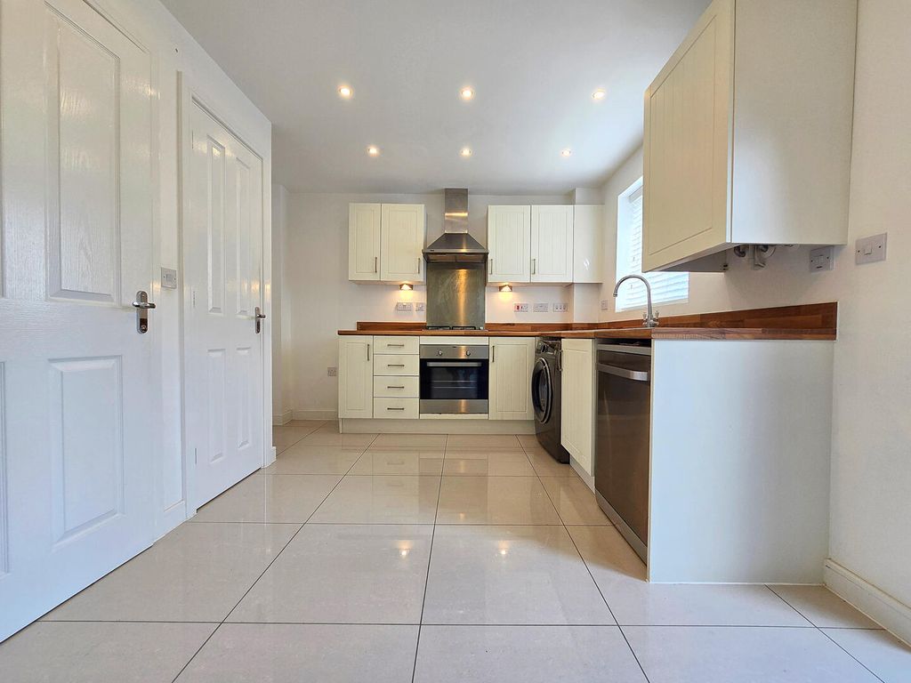 Property photo 2 of 12 Kitchen
