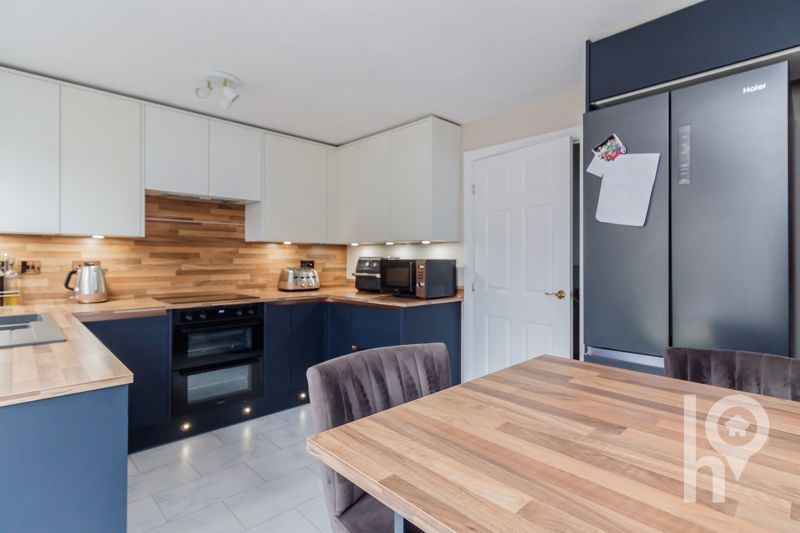 Property photo 1 of 11 Photo 6