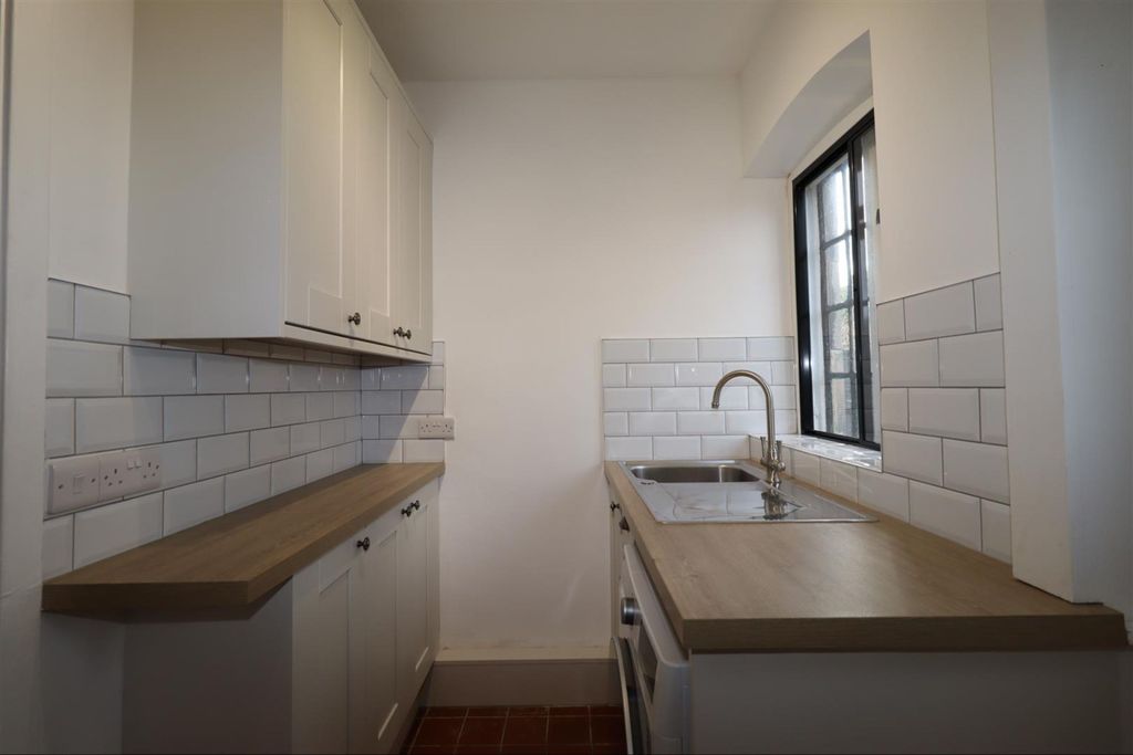 Property photo 3 of 16 5/7 And 6/8 Barracks Square, Macclesfield, Cheshire Sk11 8Hf