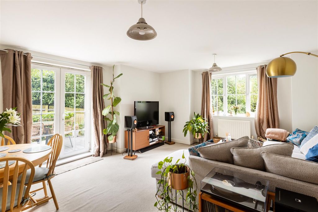 Property photo 2 of 14 31 Highbank-3.Jpg