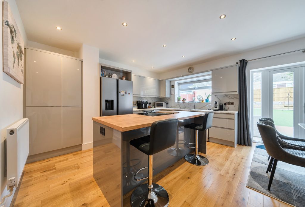 Property photo 2 of 14 1423520-13-69Aec1...