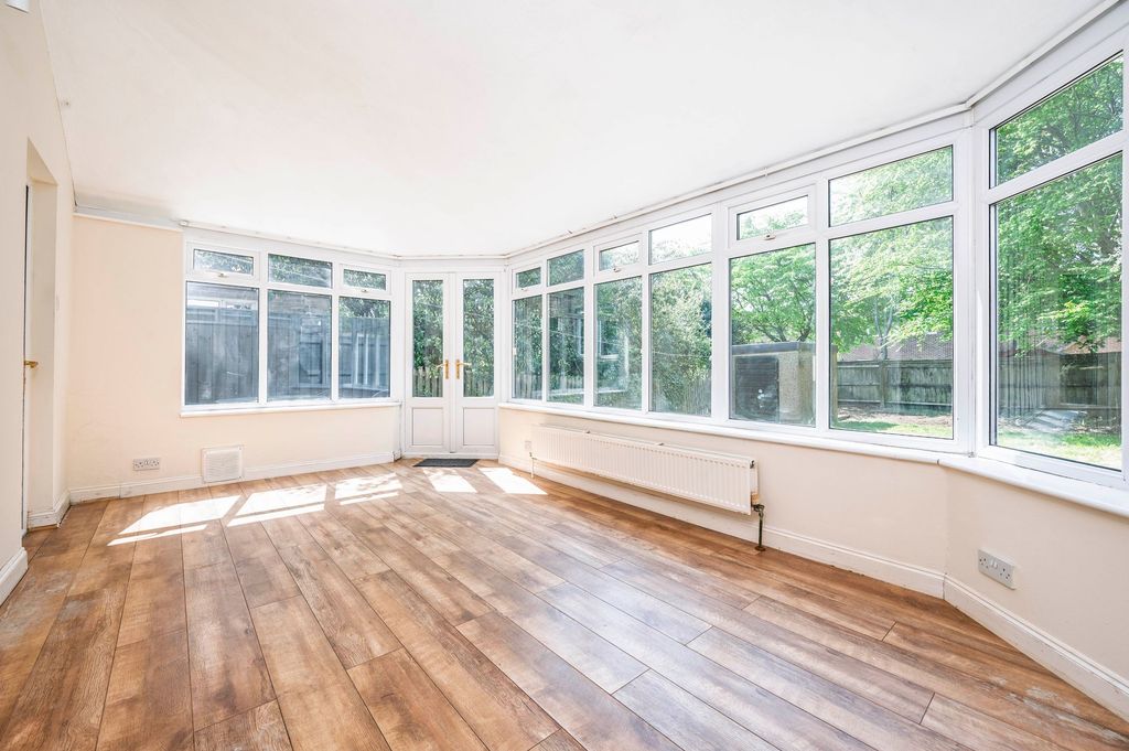 Property photo 2 of 18 Conservatory