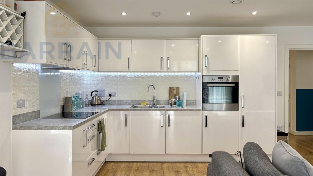 Property photo 2 of 15 Two Bedrooms For Sale In Beckton - Barrain London