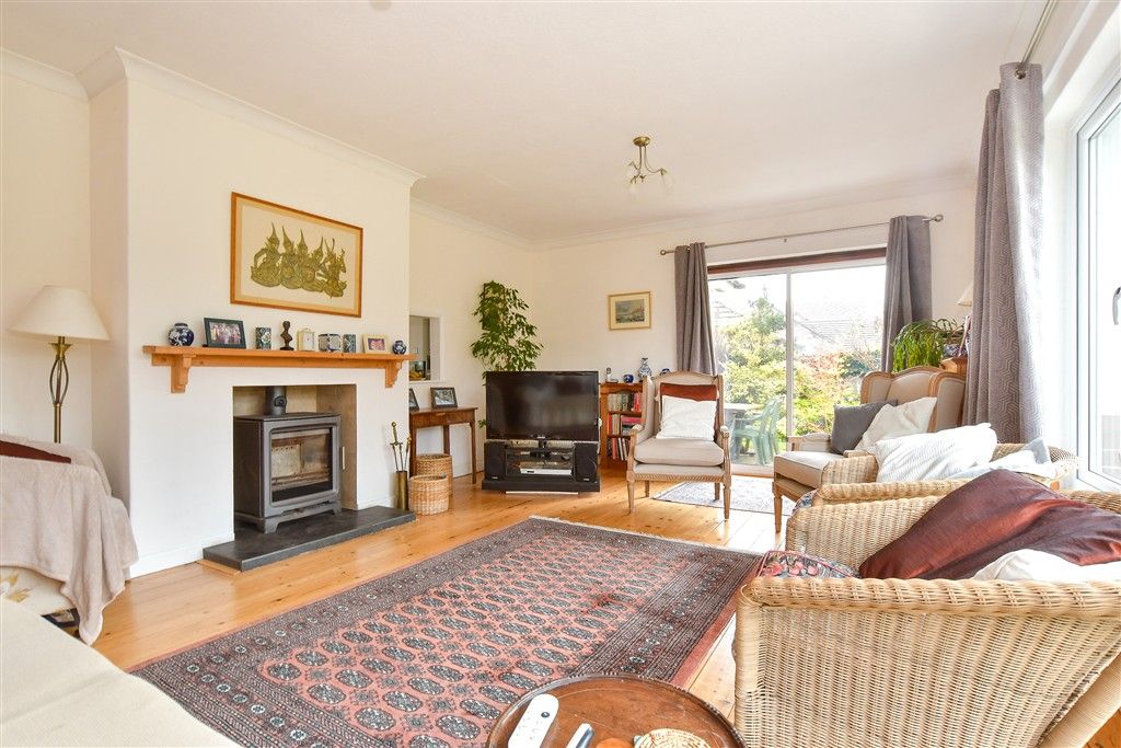 Property photo 1 of 12 Lounge