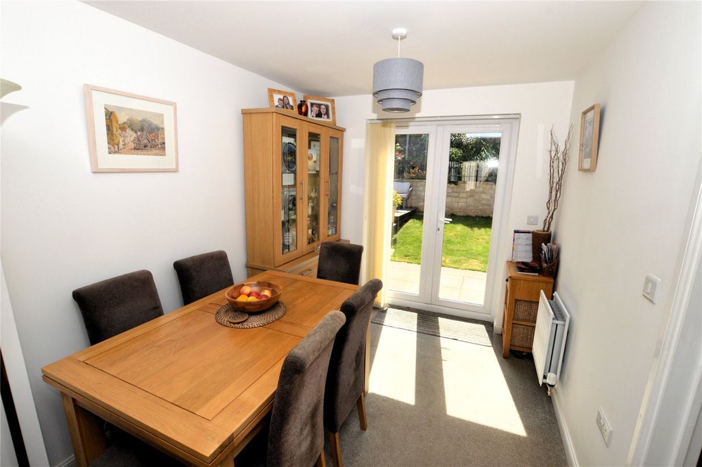 Property photo 3 of 12 3 - Picture No. 64