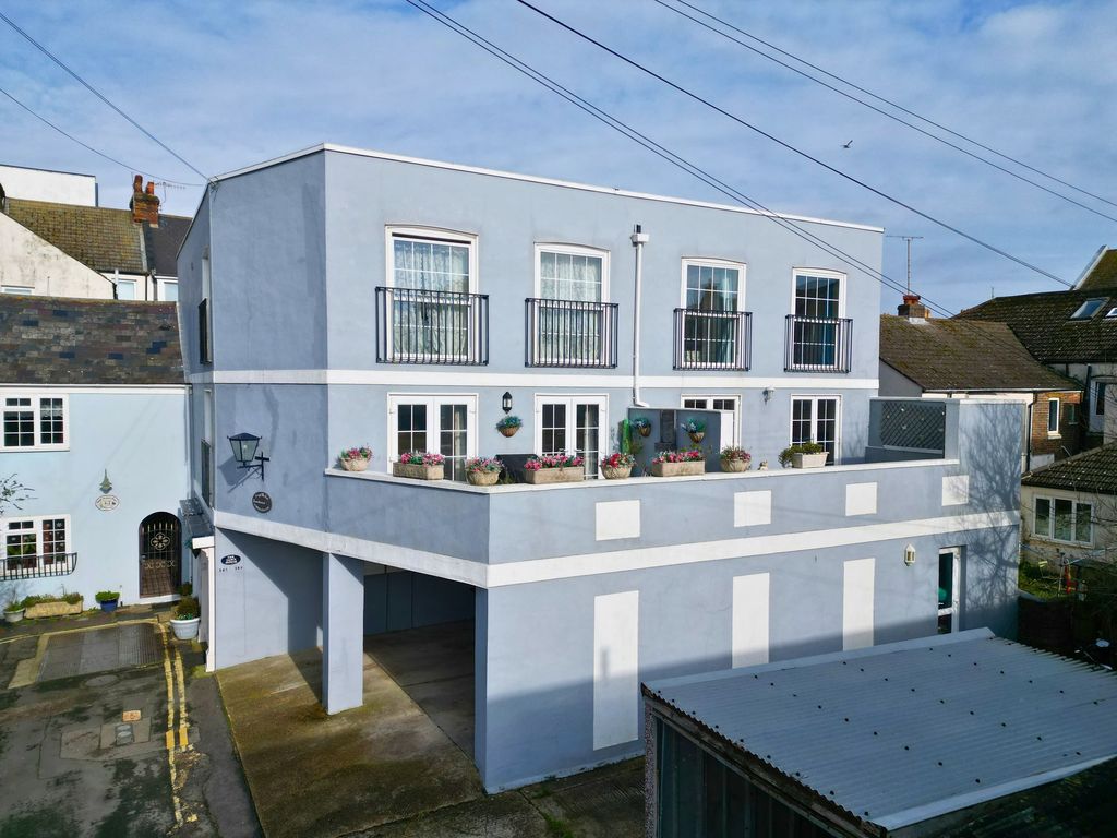 Property photo 1 of 21