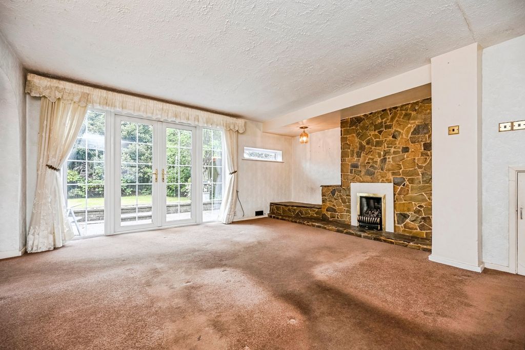 Property photo 2 of 17 Photo