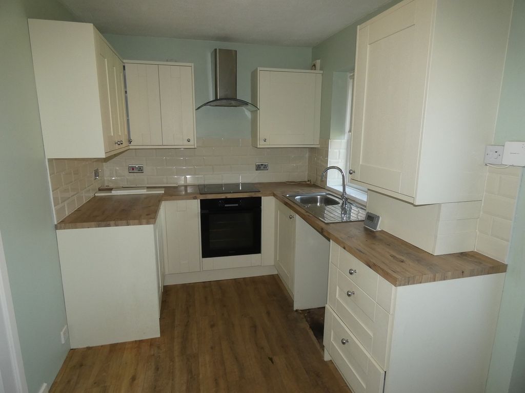 Property photo 3 of 6 Kitchen