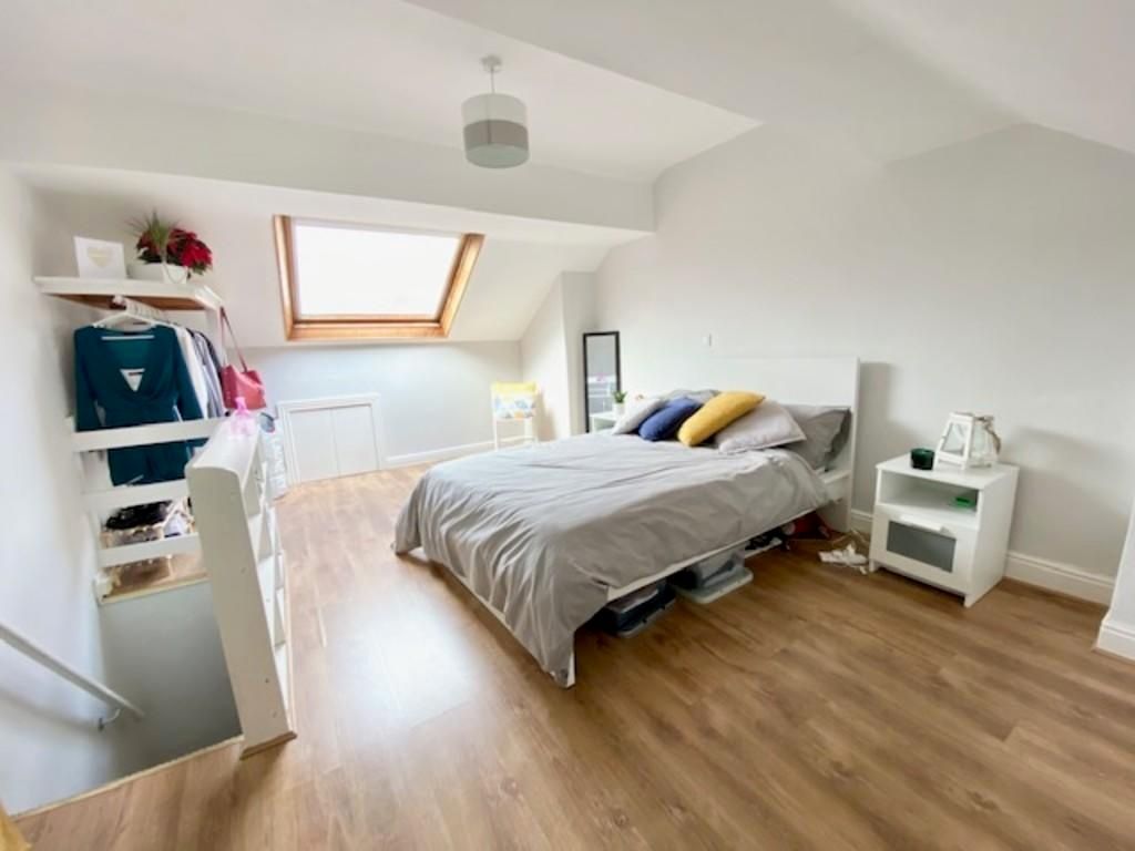 Property photo 1 of 9 A Bright And Spacious Master Bedroom Featuring A d...