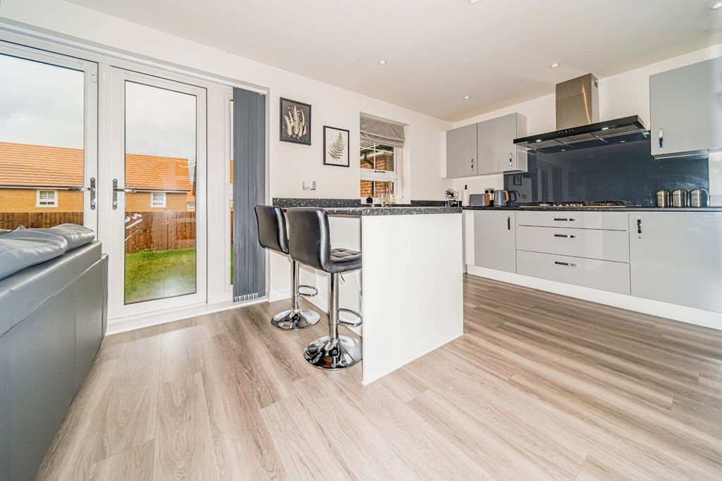 Property photo 3 of 14 Kitchen