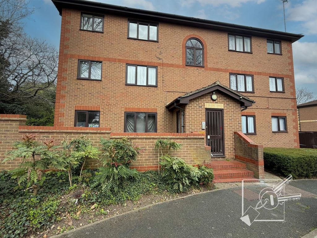 Property photo 1 of 7 External