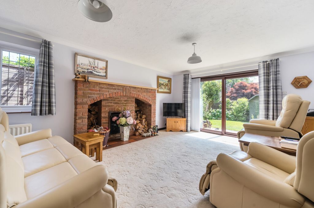 Property photo 2 of 17 1305381-16-68498F...