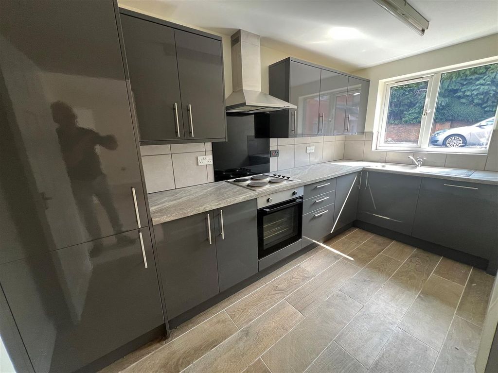 Property photo 3 of 6 Kitchen.Jpg
