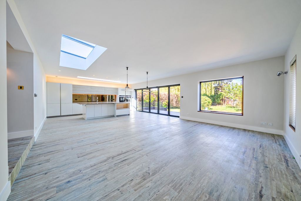 Property photo 2 of 15 1440680-6-69Ebc79...