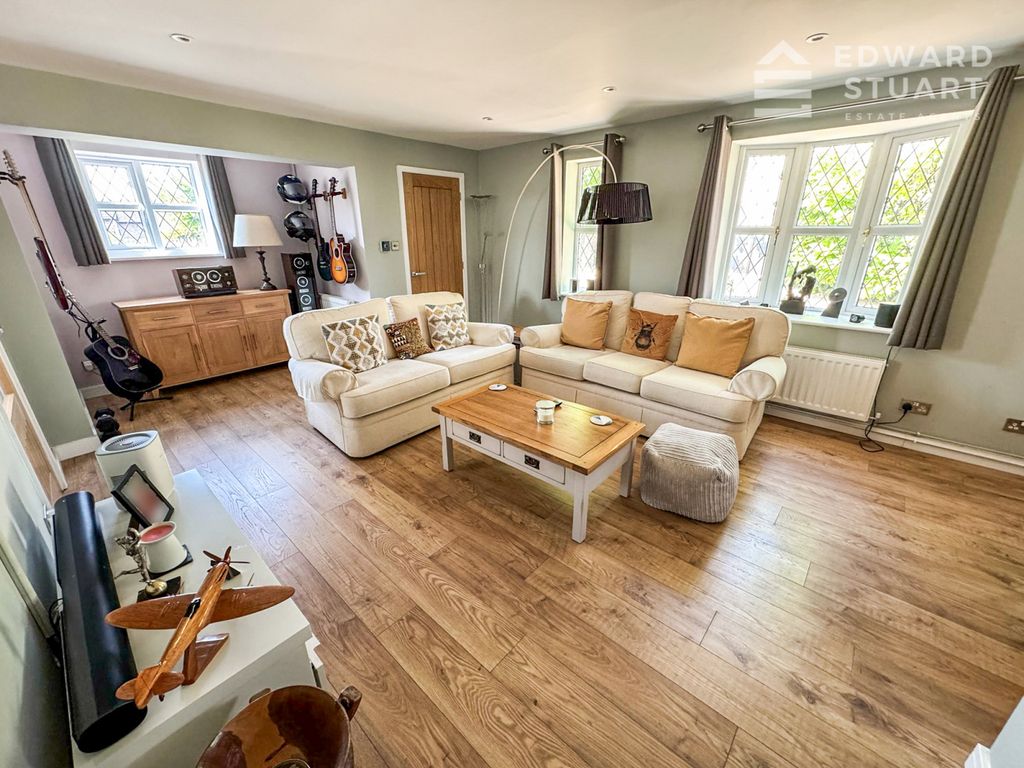 Property photo 2 of 19 Gallery
