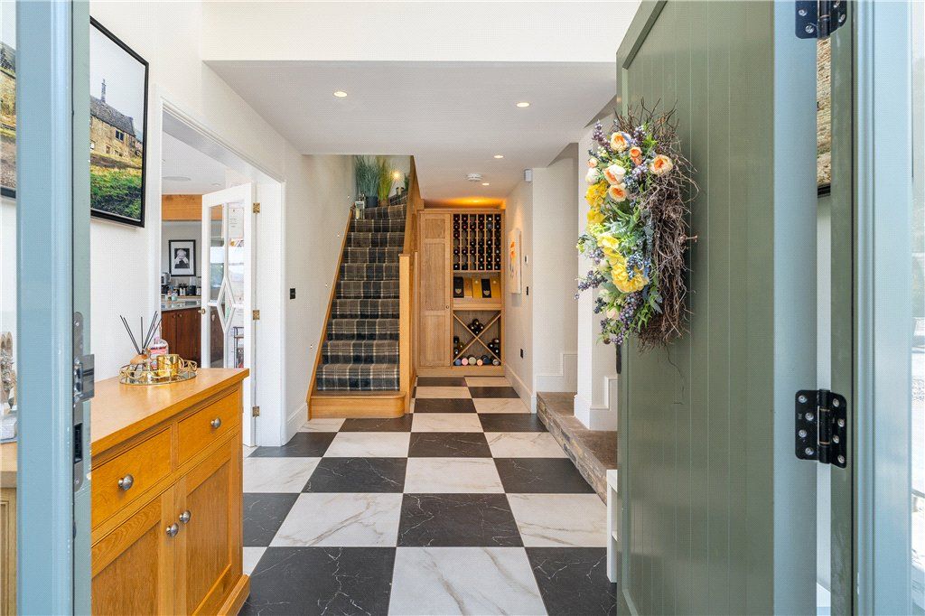 Property photo 3 of 39 Entrance