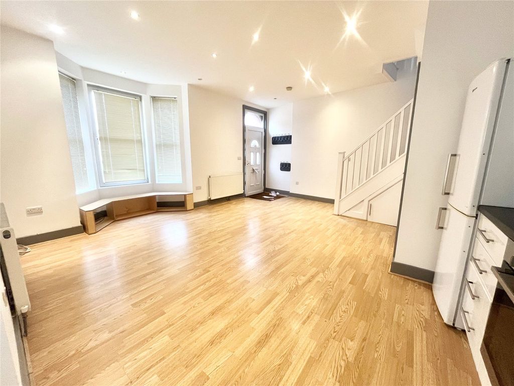 Property photo 3 of 7 Picture No. 18