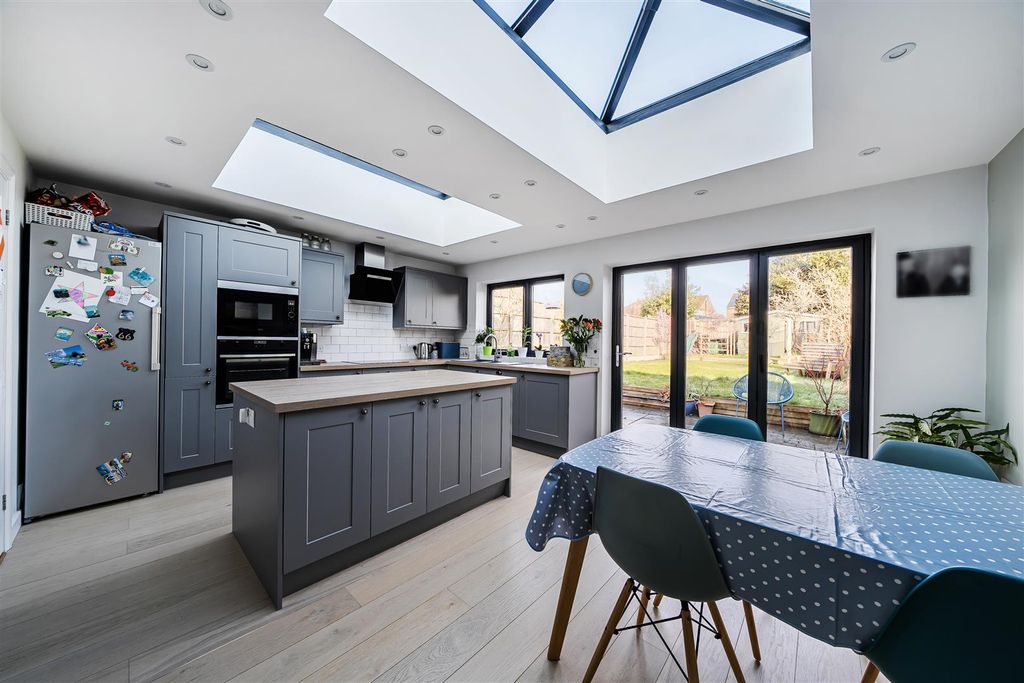 Property photo 1 of 23 Kitchen/Breakfast Room