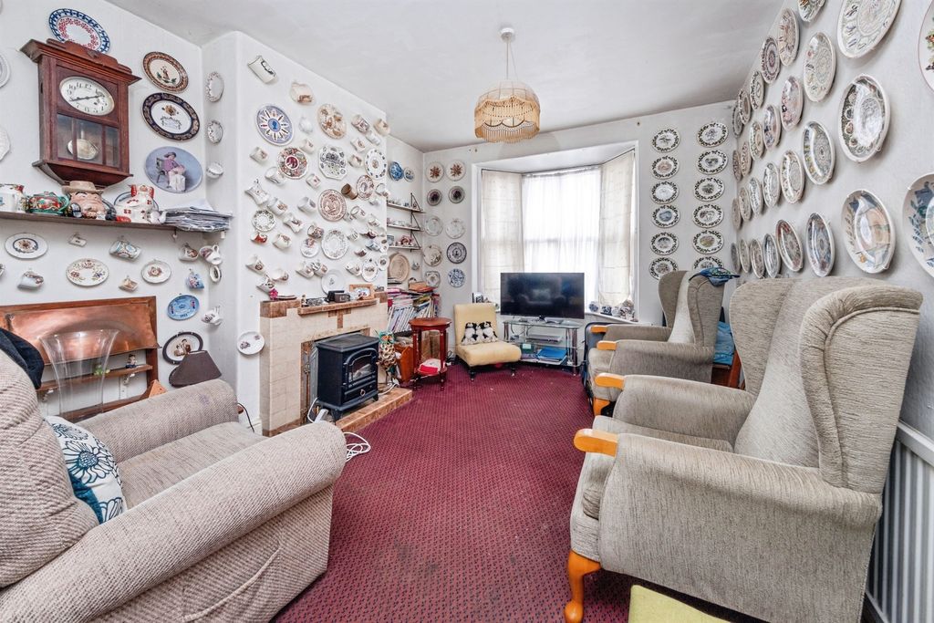 Property photo 2 of 11