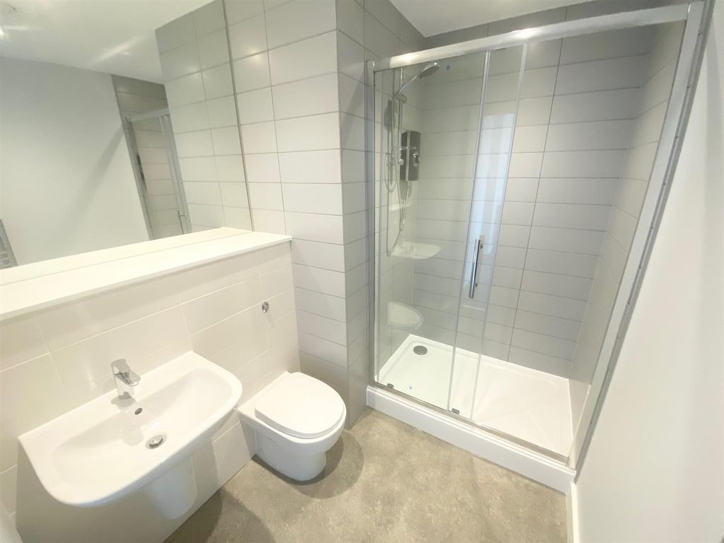 Property photo 2 of 6 Shower