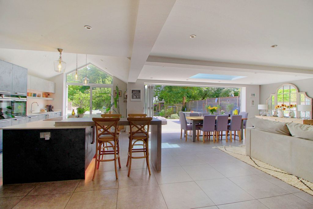 Property photo 2 of 30