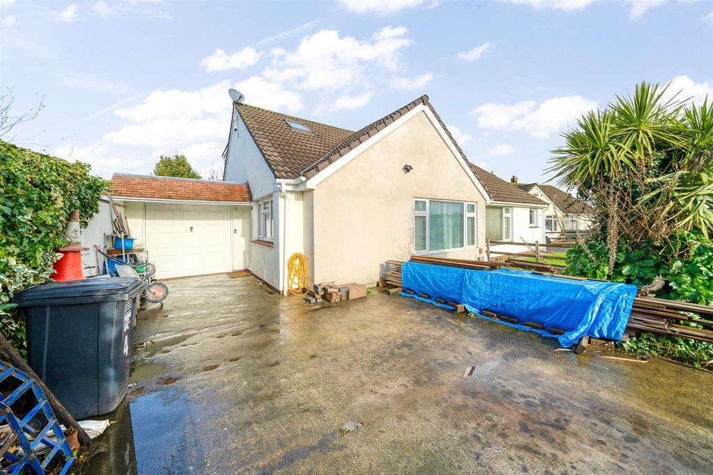 Property photo 2 of 21 Front