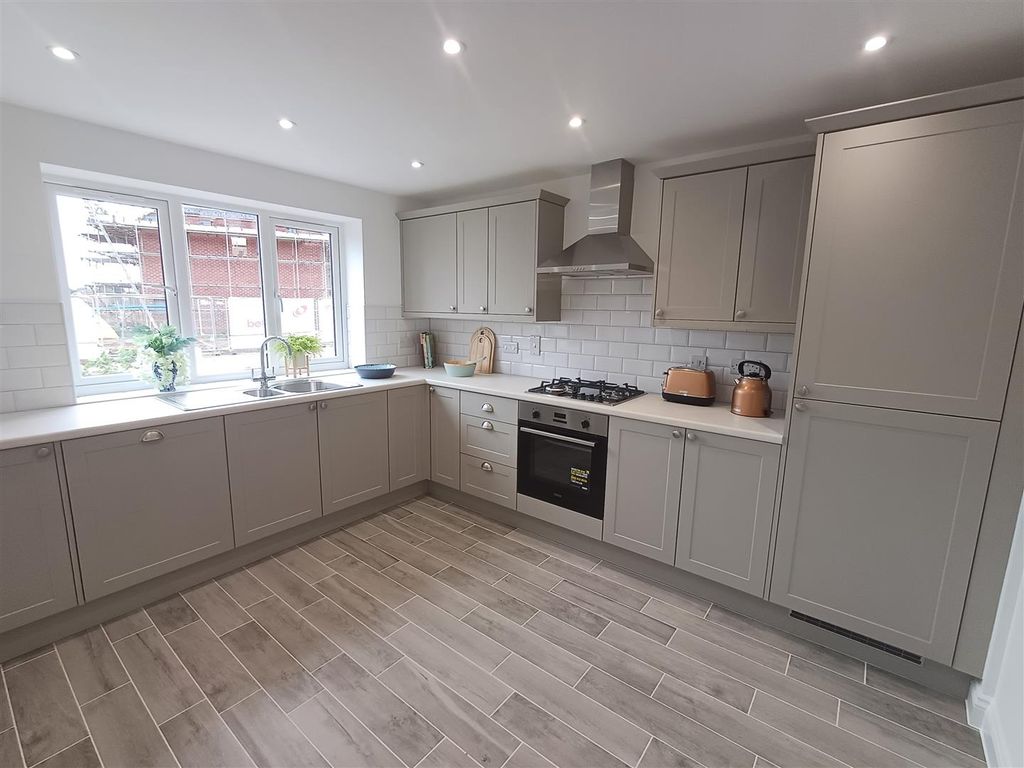 Property photo 2 of 37