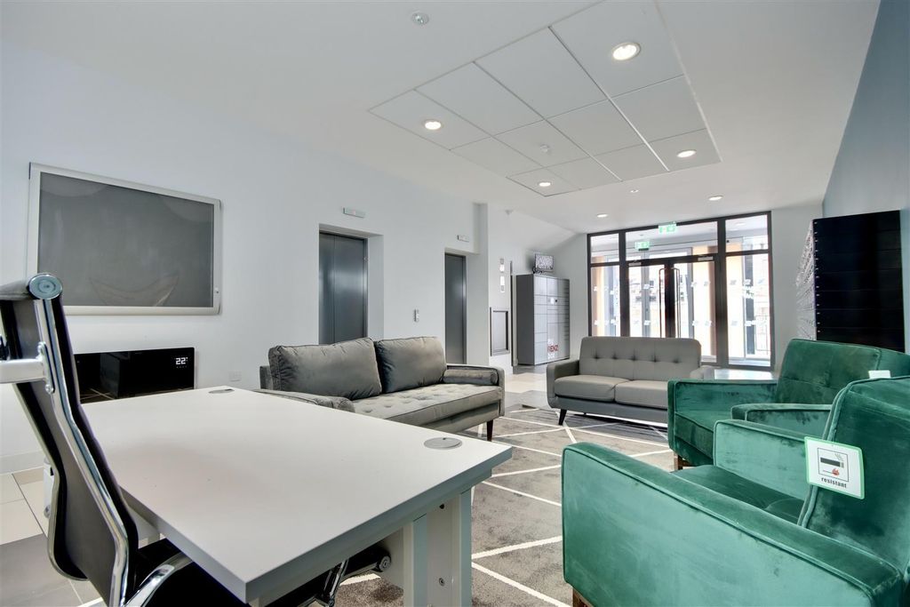 Property photo 2 of 17 C8Ikowtz0Ecslzwhxq5K8W.Jpg