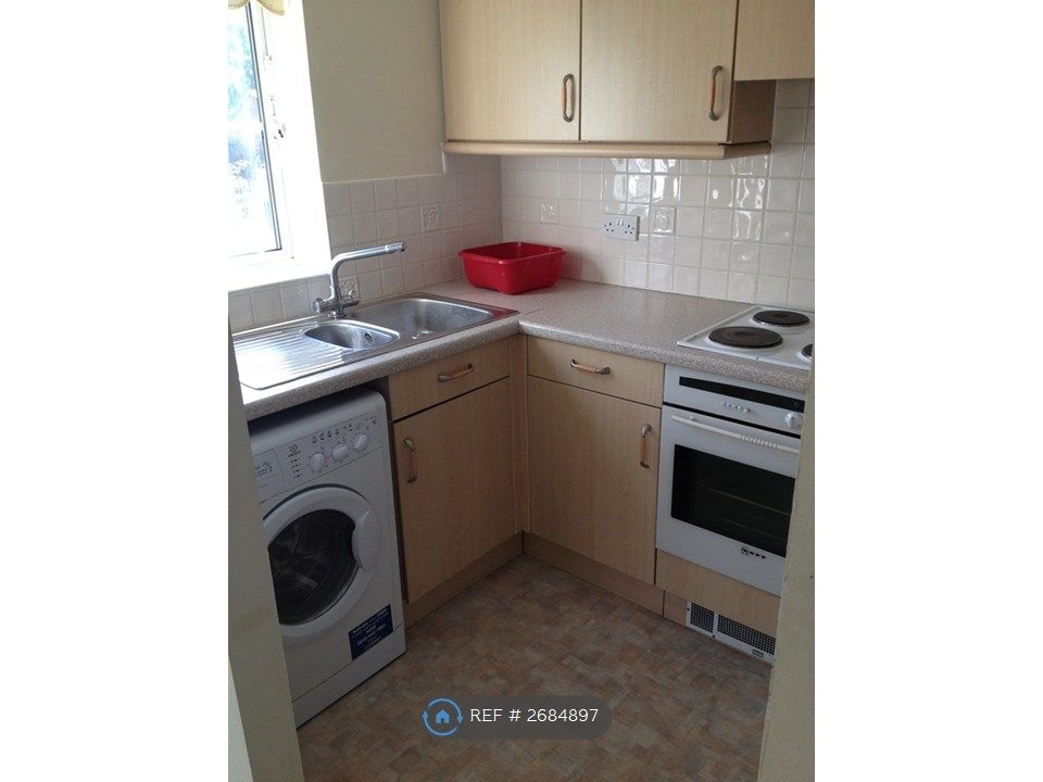 Property photo 2 of 8 Kitchen