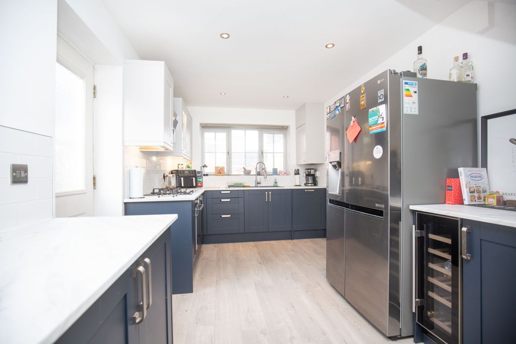 Property photo 3 of 21 Mw-9767