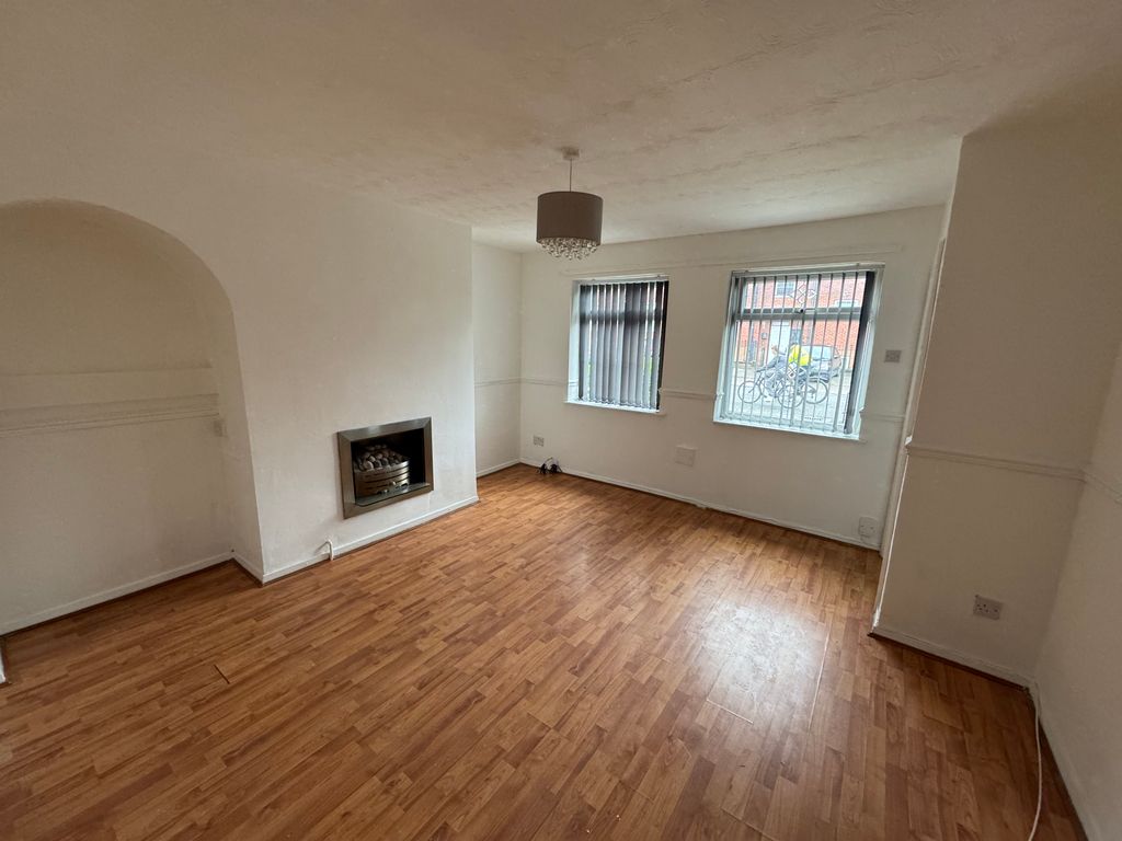 Property photo 1 of 11 Living Room