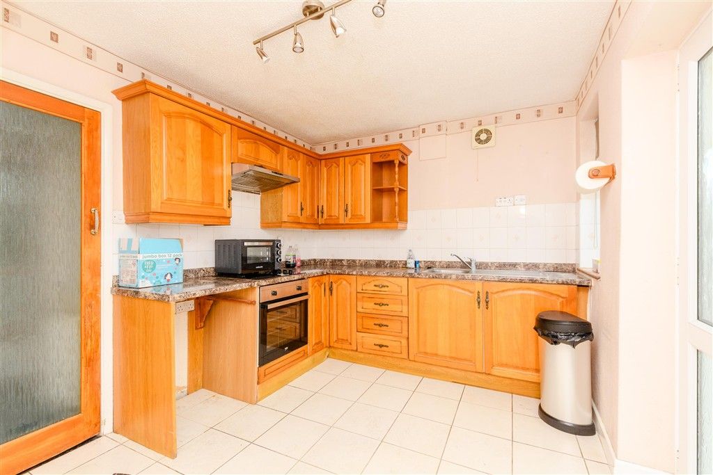 Property photo 3 of 9 Kitchen